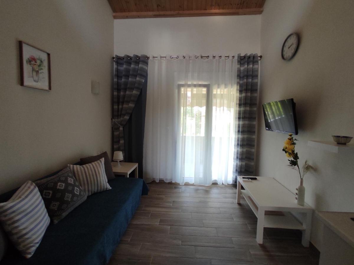 Royals Apartments نيكيتي المظهر الخارجي الصورة