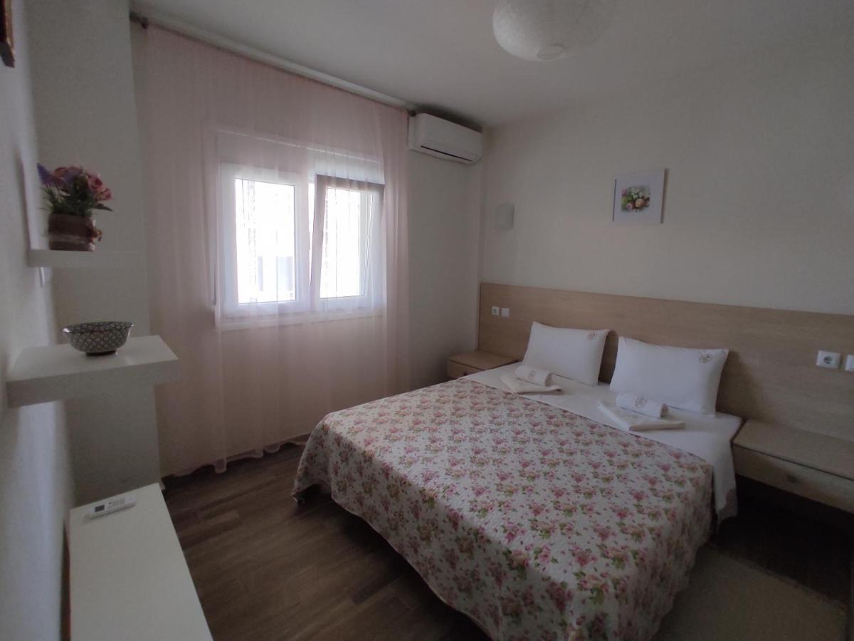 Royals Apartments نيكيتي المظهر الخارجي الصورة
